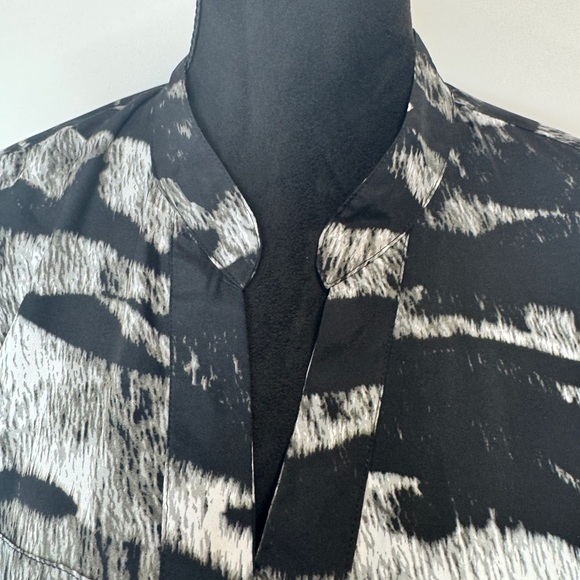 Michael Kors Printed Long Sleeve Blouse Black - Picture 4 of 10